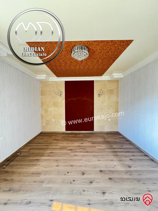 شقة دوبلكس للبيع طابق اخير مع روف في عمان - حي الصحابة مساحة 260م مع تراسات تشطيبات ديكورات عصرية فاخرة اطلالة رائعة