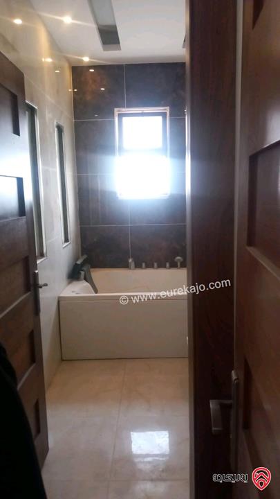 شقة طابق أول مساحة 205م للبيع في عمان - الجبيهة