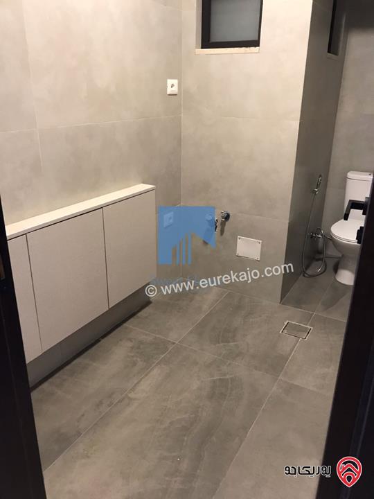 شقة طابقية فاخرة طابق اول مساحة 235م للبيع في عمان - الجندويل تشطيب سوبر ديلوكس لم تسكن