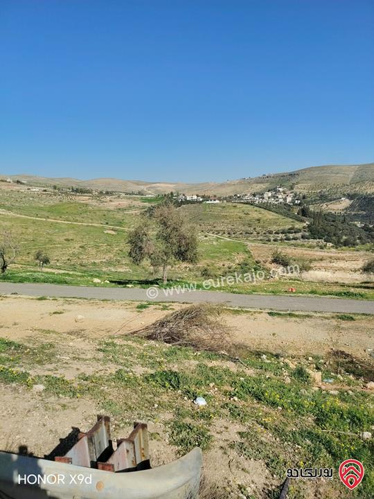 قطعة ارض مساحة 3400م للبيع في جرش على شارع جرش الزرقاء الرئيسي