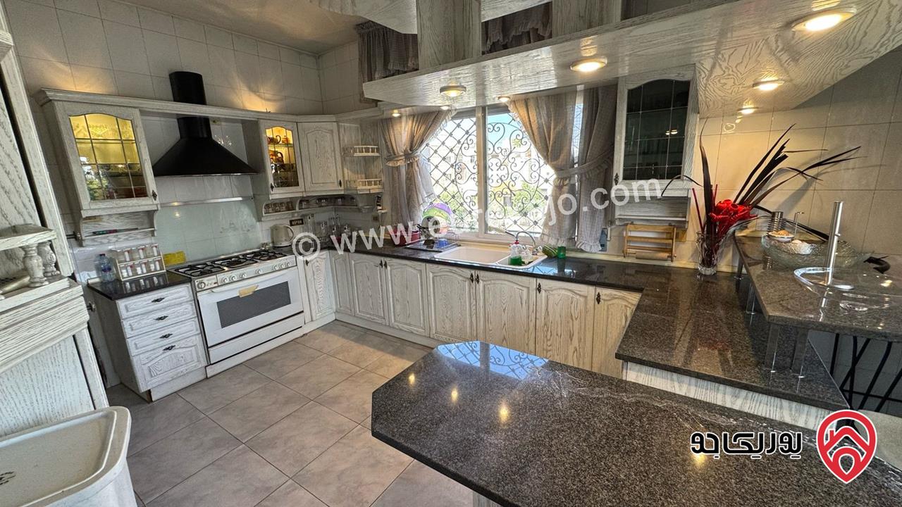 شقة مساحة 235م طابق ثاني للبيع في عمان - دير غبار 