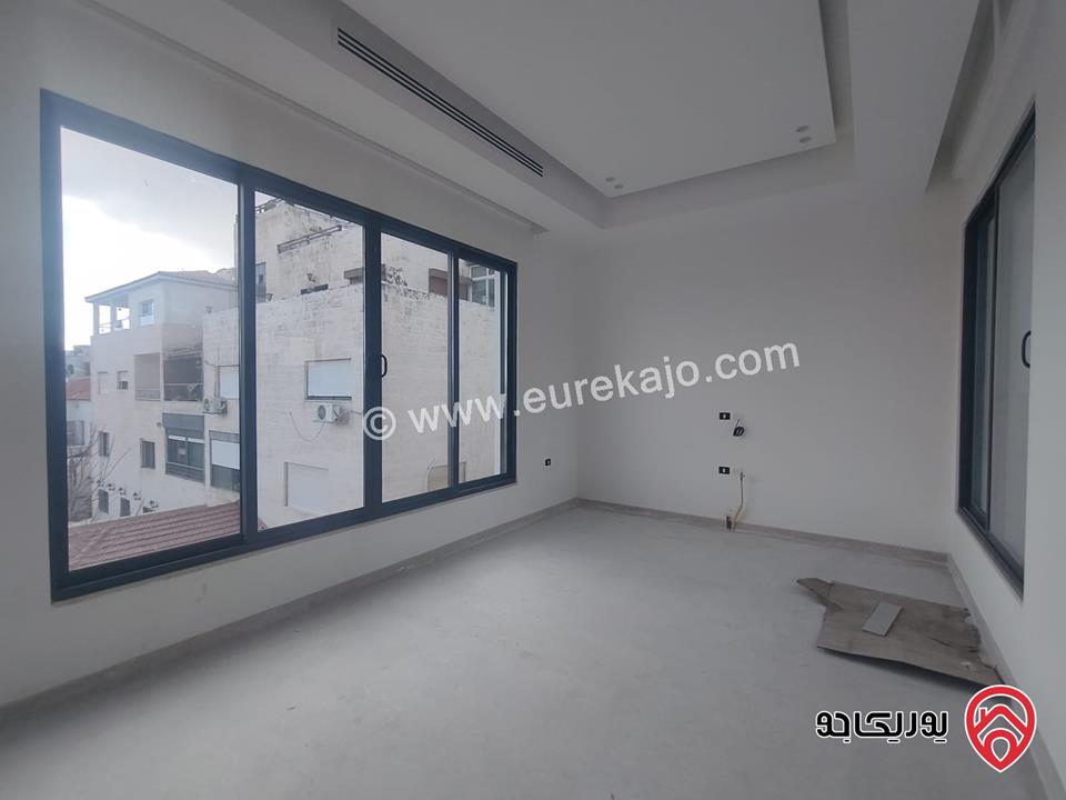 فلل متلاصقة مساحة الارض 250م مساحة البناء 500م للبيع في عمان - عبدون 