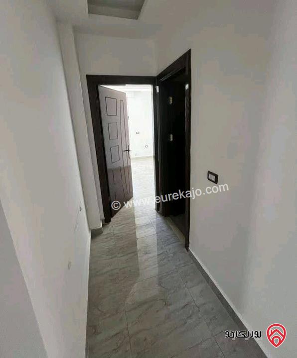 شقة مساحة 230م طابق ثالث للإيجار فارغة في عمان - خلدا