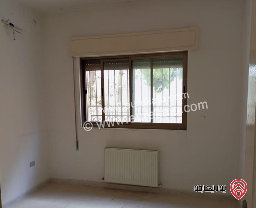 شقة طابق تسوية مساحة 221م بالاضافة الى ترس خارجي مساحة 80م للايجار في عمان - الرابية