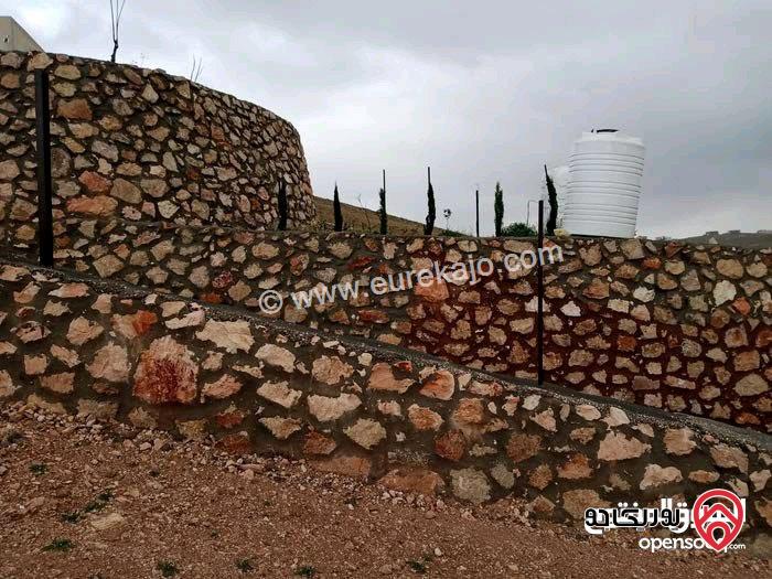 مزرعة للبيع في المفرق - بمنطقة بلعما بمساحة 3400م مسنسله سنسال جميل وضخم يوجد فيها منزل طابقين مساحته 160م ويوجد أشجار زيتون ووحمضيات وشجر زينة يوجد بئر ماء 40م ويوجد ساعة كهرباء وسور استنادي 