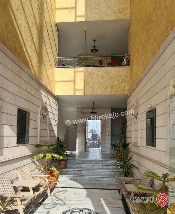 شقة مميزة طابق ثالث مساحة 240م للبيع في عمان - الكرسي