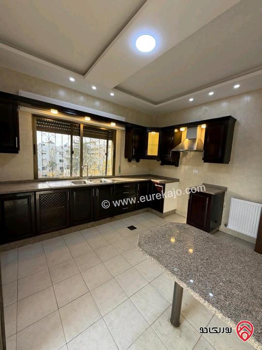 شقة طابق أول مساحة 180م للبيع في عمان - خلدا 