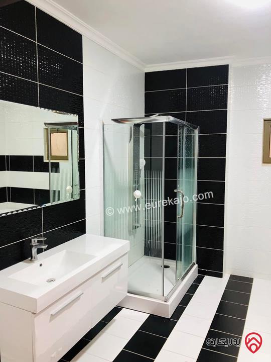 شقة طابق ثالث مساحة 205م مع روف 25م للبيع في عمان - الكرسي