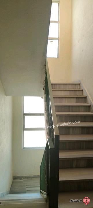 شقة مساحة 135م طابق ثالث للبيع في عمان - طبربور