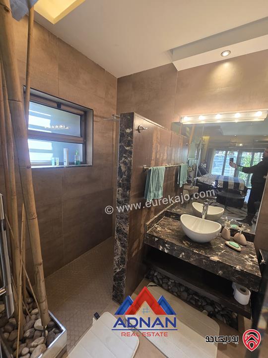 شقة أرضية مفروشة فخمة مساحة 230م مع حديقة 350م و كراج و مدخل خاص للإيجار في عمان - الرابية