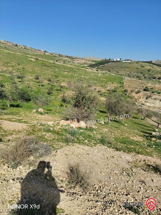 قطعة ارض مساحة 3400م للبيع في جرش على شارع جرش الزرقاء الرئيسي