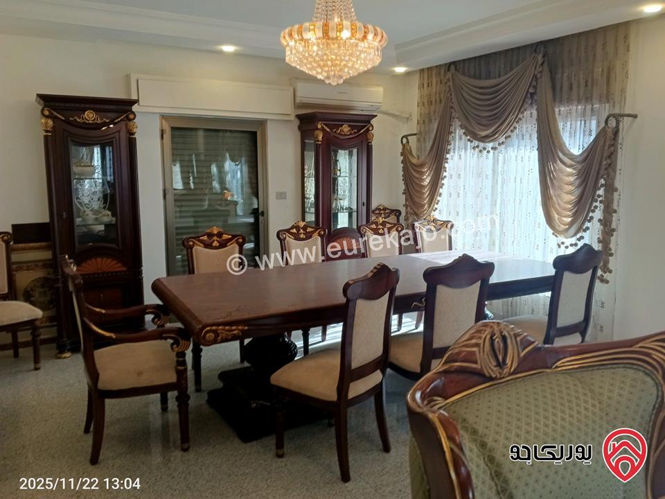 شقة طابقية مساحة 300م للبيع مفروشة في عمان - أم أذينة