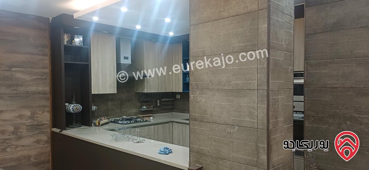 شقة طابق ثالث مع روف مساحة 250م للبيع في عمان - البنيات خلف مديرية الامن العام 