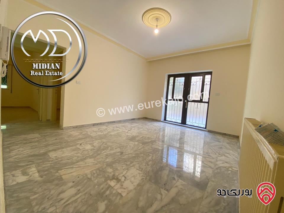 شقة ارضية للبيع في عمان - الجاردنز مساحة 170م مع ترس و حديقة 250م تشطيبات و ديكورات فاخرة بسعر مميز جداً