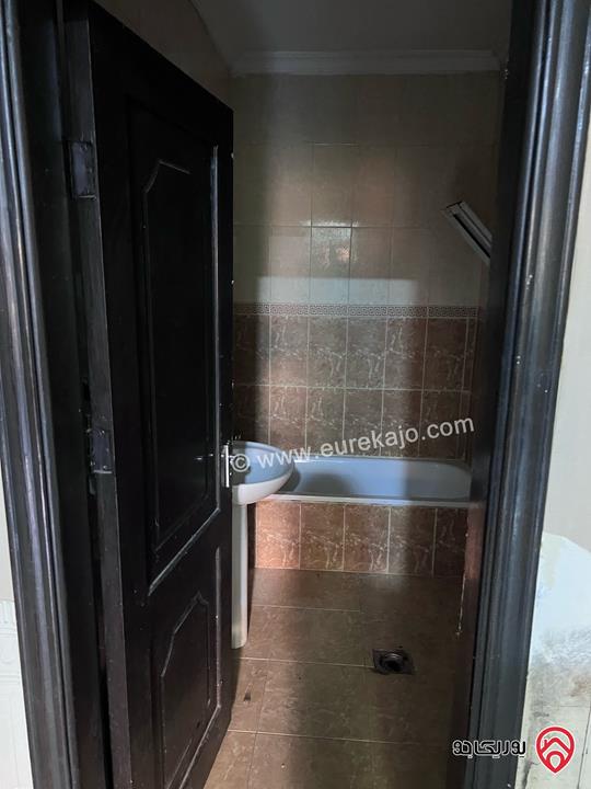 شقة شبه أرضية مساحة 100م داخلي و 100م خارجي للبيع في عمان - الجبيهة 