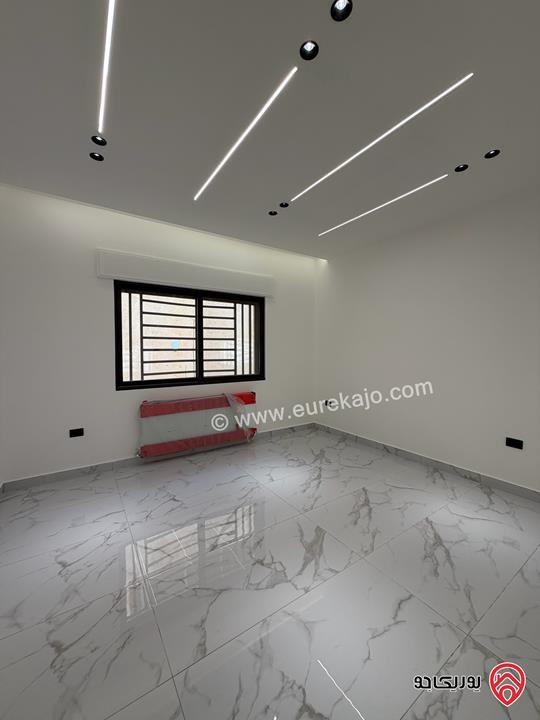 شقة شبه ارضي مساحة 160م مع ترس وحديقة 100م للبيع في عمان - البنيات 