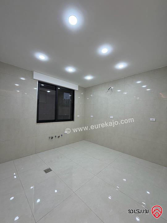 شقة طابق ثالث مع رووف مساحة 145م للبيع في عمان - الجبيهة