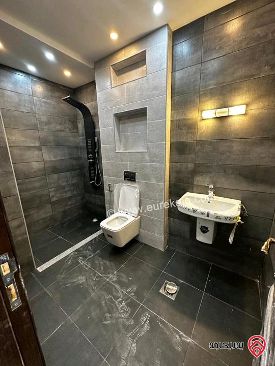 شقة طابق ثالث مساحة 150م مع روف 50م و تراس 50م للايجار في عمان - البيادر