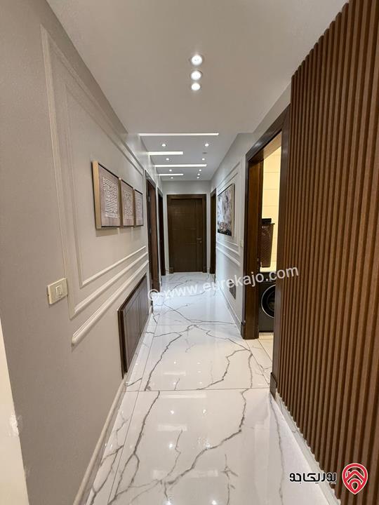 شقة شبه ارضية مساحة 210م داخلي و 180م خارجي لم تسكن للايجار مفروشة في عمان - خلدا