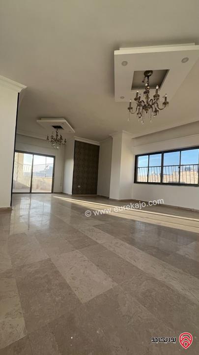 شقة طابقية طابق ثالث مساحة 190م للايجار في عمان - ام اذينة