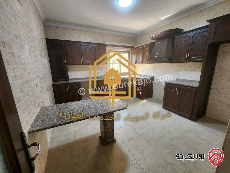 شقة فارغة طابق اول مساحة 135م للإيجار في عمان - الجبيهة 