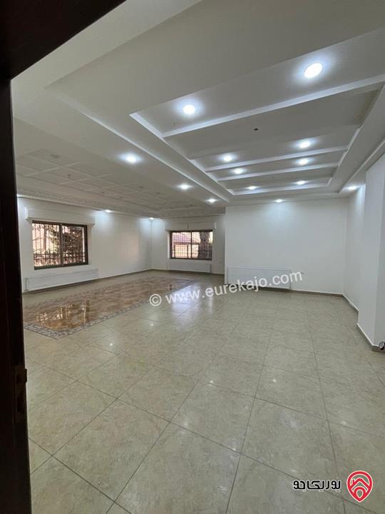 فيلا مساحة 900م على أرض 1 دونم و 150م للبيع في عمان - طريق المطار رجم عميش