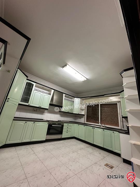 شقة أرضية مساحة 200م داخلي و 350م خارجي للايجار في عمان - دير غبار 