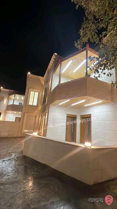 فلل متلاصقات مساحة البناء 260م على أرض 265م للبيع في اربد - الحصن اسكان المهندسين