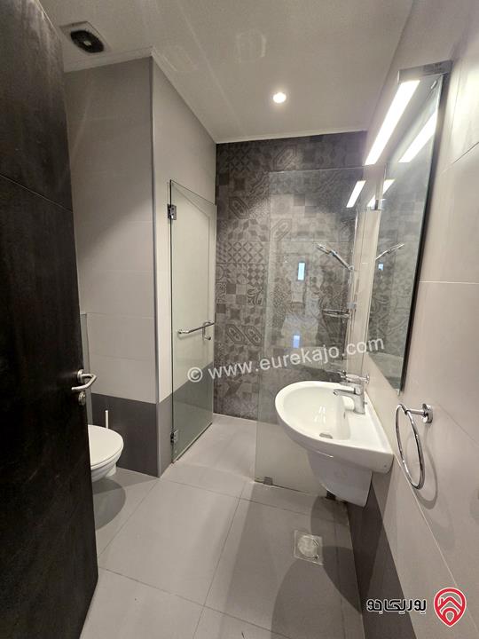 شقة طابق اول مساحة 220م مفروشة للإيجار في عمان - عبدون