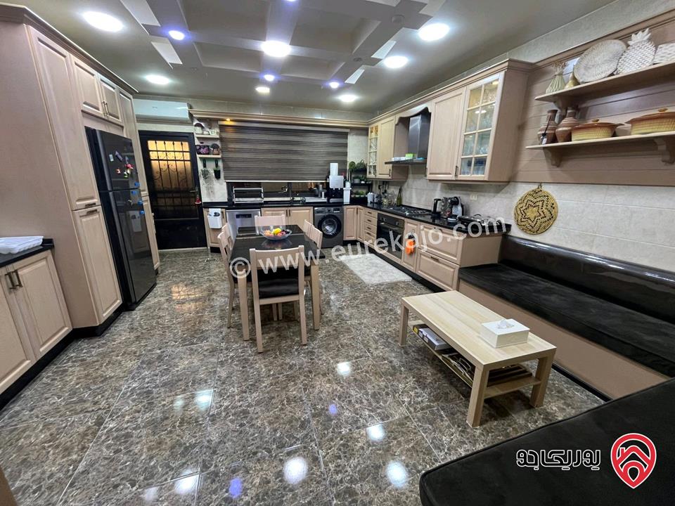 فيلا طابقين سوبر ديلوكس مساحة 330م على أرض 501م للبيع في الزرقاء