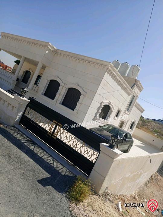 فيلا مساحة 235م على أرض 517م للبيع في الزرقاء الجديدة 