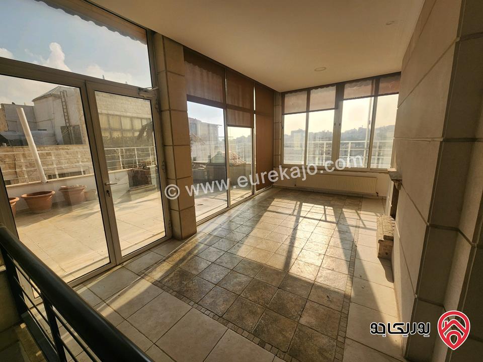 شقة مساحة 200م طابق ثالث للبيع في عمان - الشميساني 