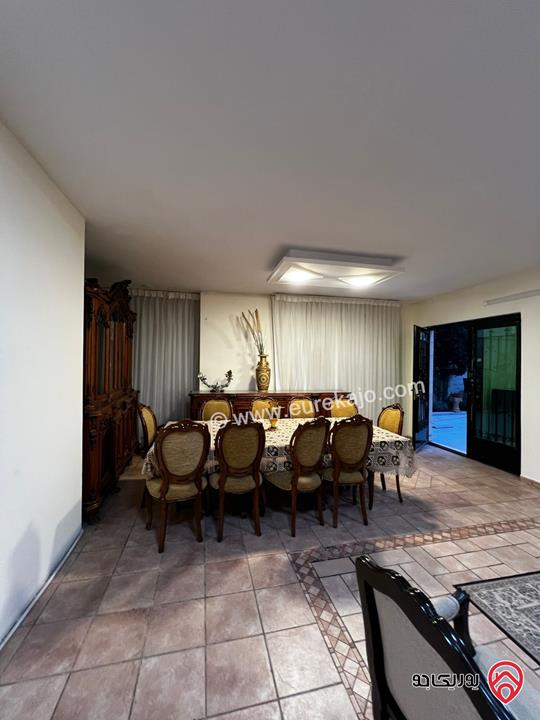 شقة مفروشة مع مسبح شبه ارضية مساحة 200م داخلي و 100م خارجي للايجار في عمان - عبدون