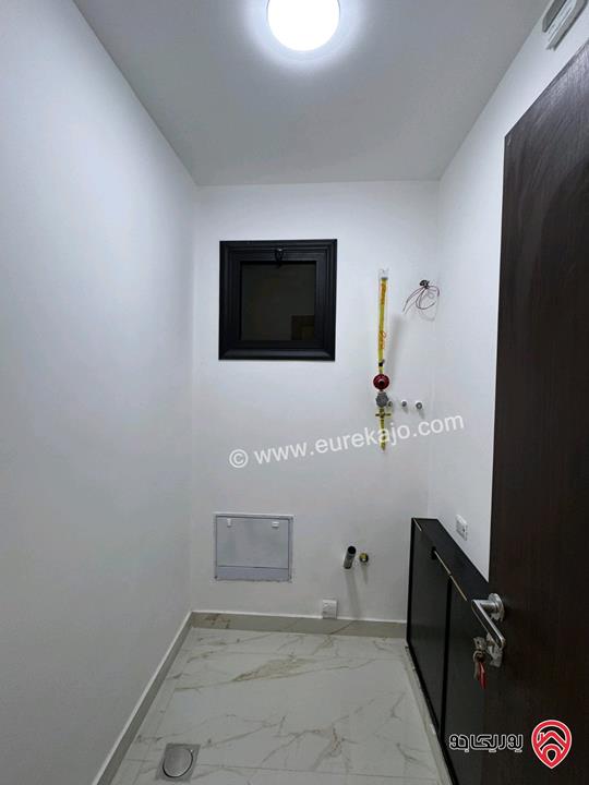 شقة بتشطيبات سوبر ديلوكس طابق أخير مع روف مساحة 175م للبيع في عمان - شفا بدران 