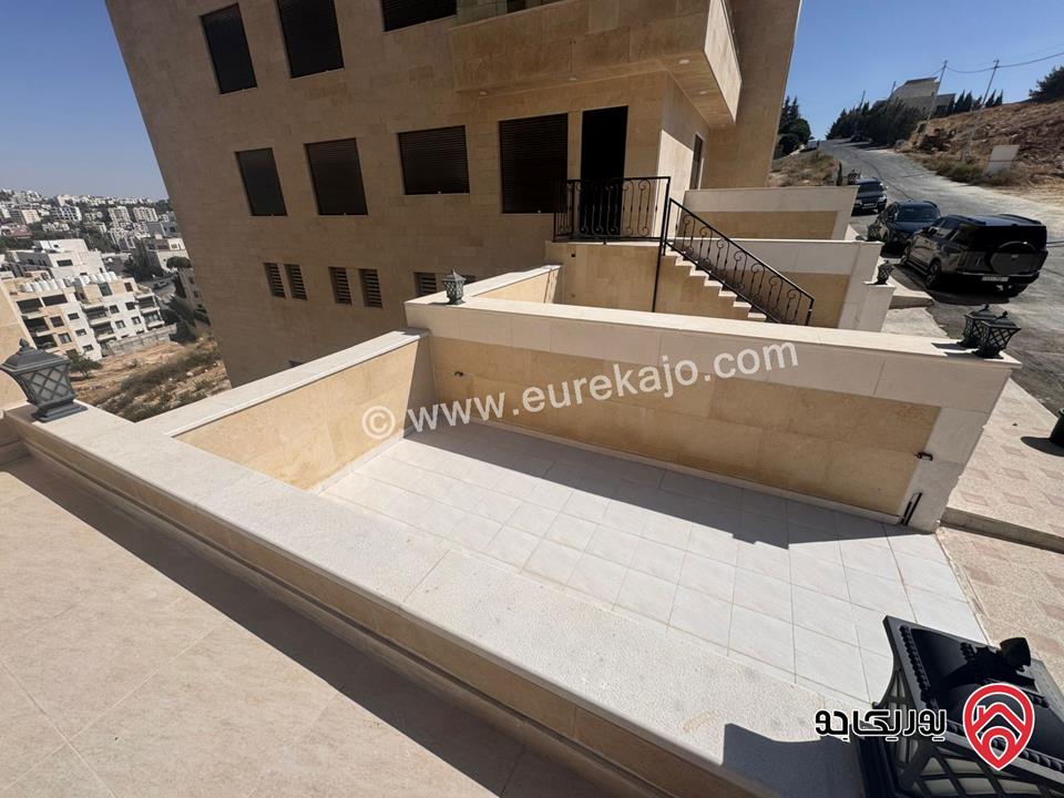 شقة للبيع في عمان - دابوق طابق ارضي مساحة البناء 185م و الترس 35م موقع مميز