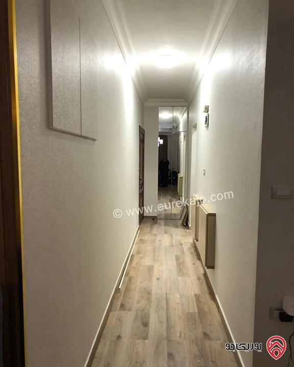 شقة فاخرة مفروشة طابق أول مساحة 105م للايجار في عمان - عبدون