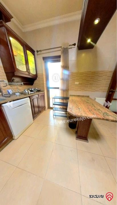 شقة طابق أول مساحة 194م للبيع في عمان - ام أذينة قرب شارع مكة 