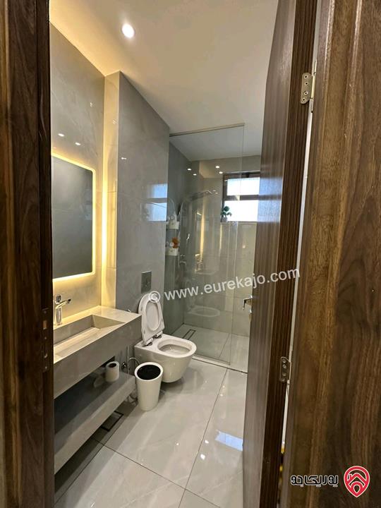 شقة فاخرة طابق ثالث مساحة 242م للايجار مفروشة في عمان - الجبيهة