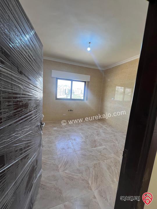 شقة فخمة طابق ثالث مساحة 160م للبيع في عمان - الجبيهة / حي المنصور