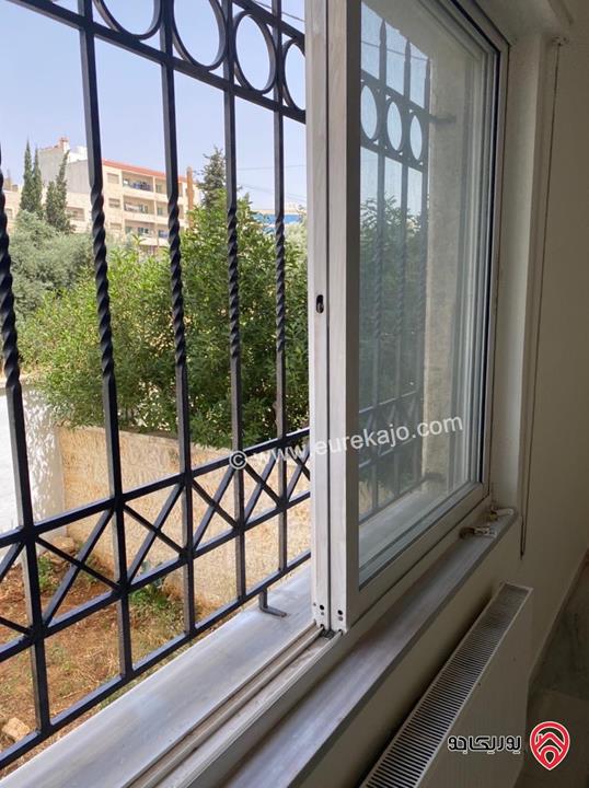 فيلا متلاصقة دوبلكس مساحة البناء 200م على أرض 150م للبيع في عمان - مرج الحمام 