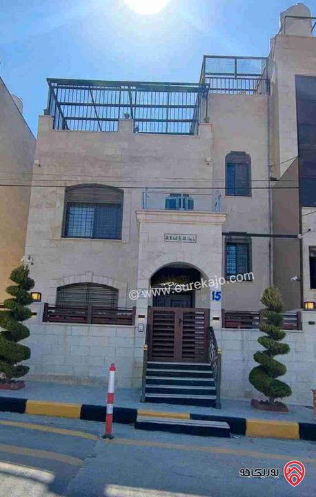 فيلا مميزة طابقين وروف مساحة 325م على أرض 210م للبيع مفروشة في عمان - ابو نصير