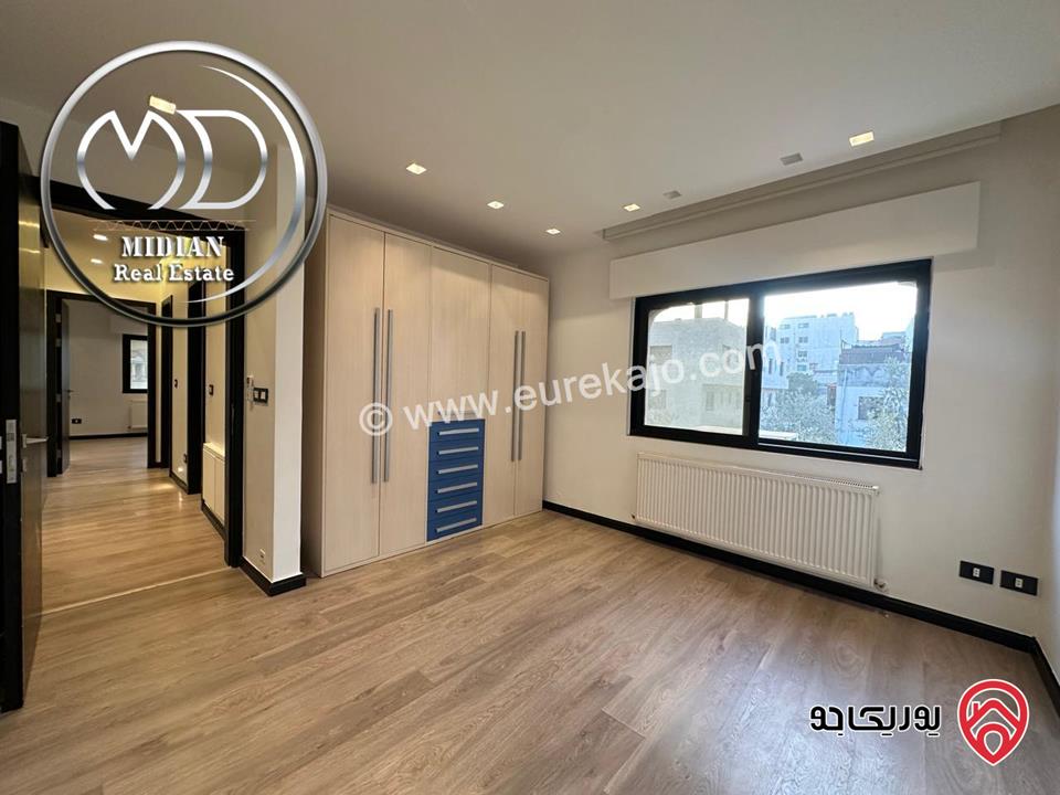 شقة مفروشة للايجار في عمان - ام السماق مساحة 300م طابق أول تشطيبات و ديكورات فندقية فرش فاخر اطلالة جميلة بسعر مميز