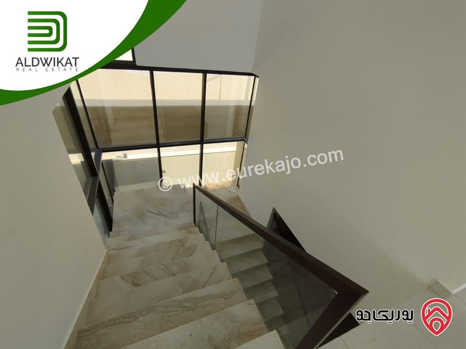 فيلا مستقلة مساحة البناء 530م ومساحة الارض 520م ومساحة الحديقة 200م للبيع في ماحص على حد بدر الجديدة