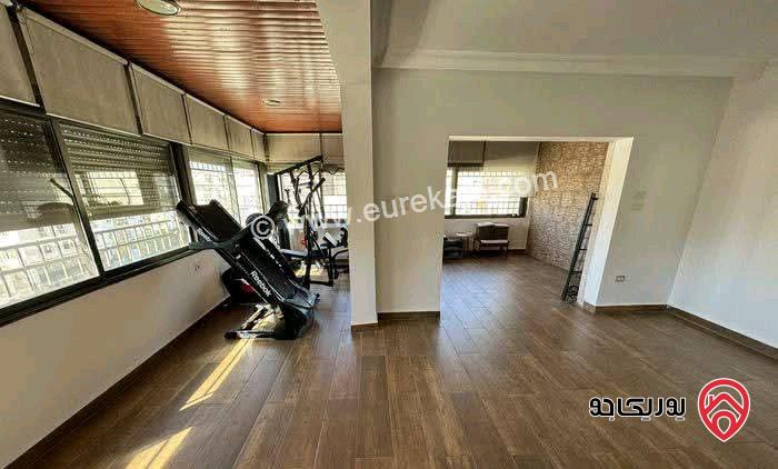 شقة فارغة طابق ثالث مع روف مساحة 260م للايجار في عمان - الرابية  