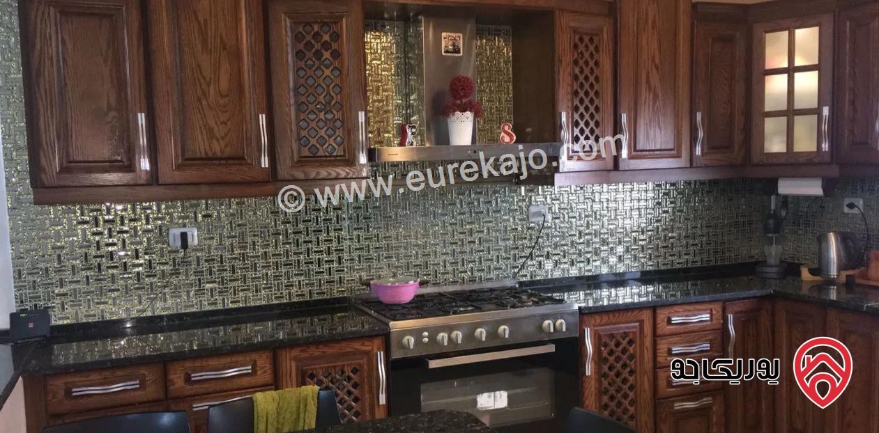 شقة طابقية مساحة 190م طابق أول للبيع في حي نزال 