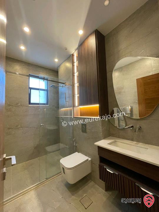 شقة جديدة طابق أرضي مساحة 230م داخلي و 40م خارجي للايجار في عمان - رجم عميش 