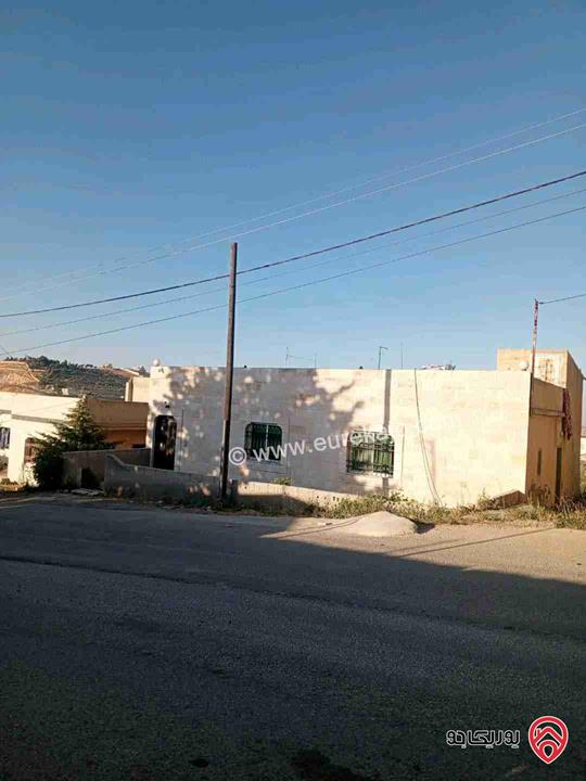 بيت مستقل مساحة 165م على أرض 900م للبيع في الزرقاء - بيرين