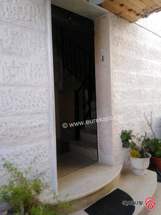 فيلا مكونة من 3 طوابق مساحة البناء 120م لكل طابق على أرض 250م للبيع في عمان - ابو نصير