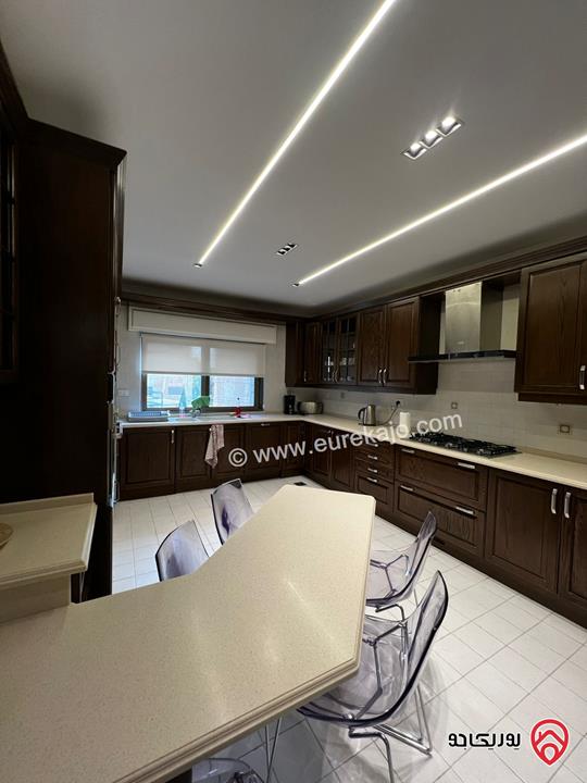 شقة مفروشة طابق أول مساحة 211م للايجار في عمان - ام اذينة