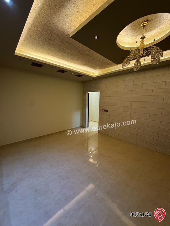 شقة ارضية مساحة 189م داخلي و 100م خارجي للإيجار في عمان - مرج الحمام 